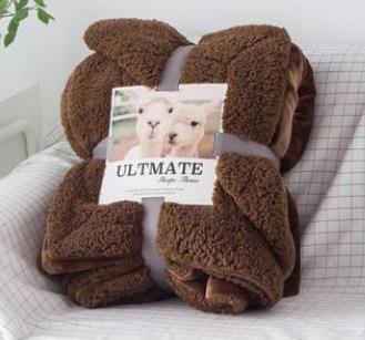 Manufacturer sells double-decker lamb wool blanket in pure color and thick flannel as gift for children''s double-sided blanket in winter