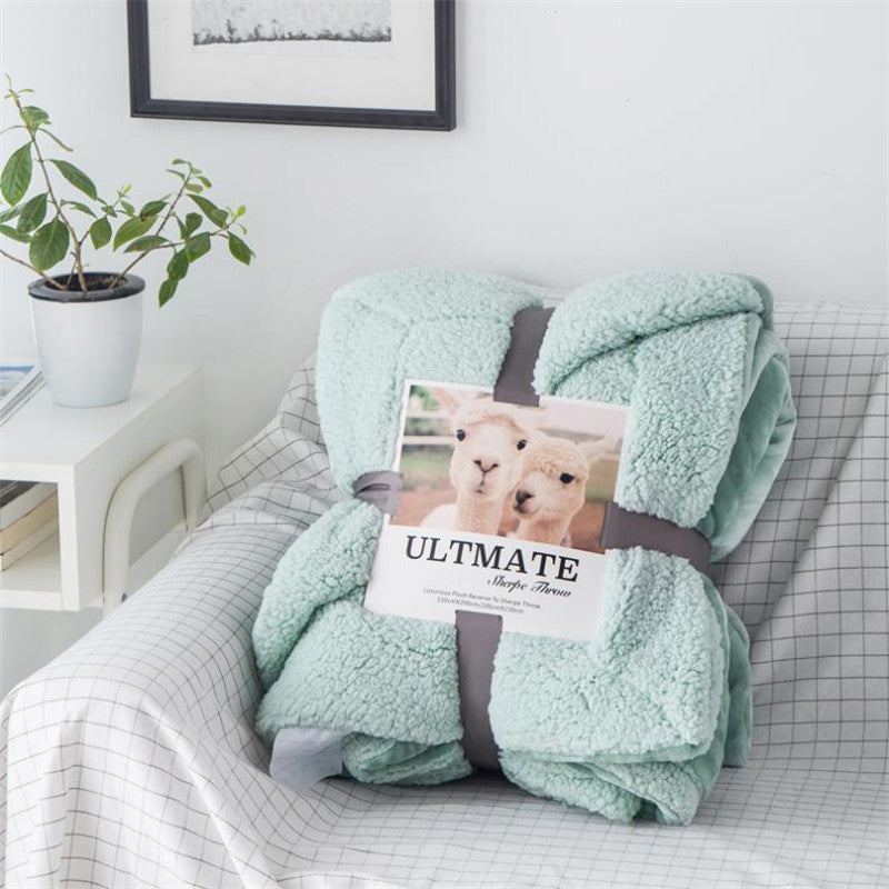 Manufacturer sells double-decker lamb wool blanket in pure color and thick flannel as gift for children''s double-sided blanket in winter