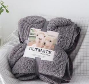 Manufacturer sells double-decker lamb wool blanket in pure color and thick flannel as gift for children''s double-sided blanket in winter